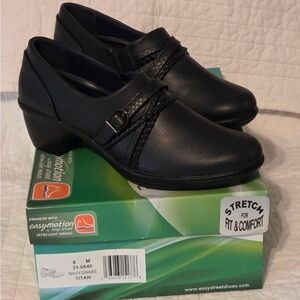 Easy Street Women's Navy Heels